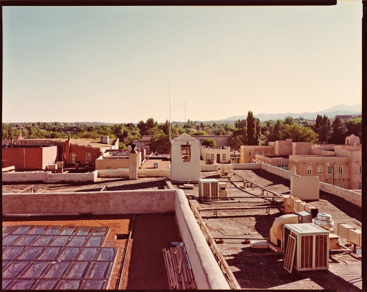 Auf diesem Bild ist das folgende Kunstwerk zu sehen: Stephen Shore. „Santa Fe, N. M.“. 1977.