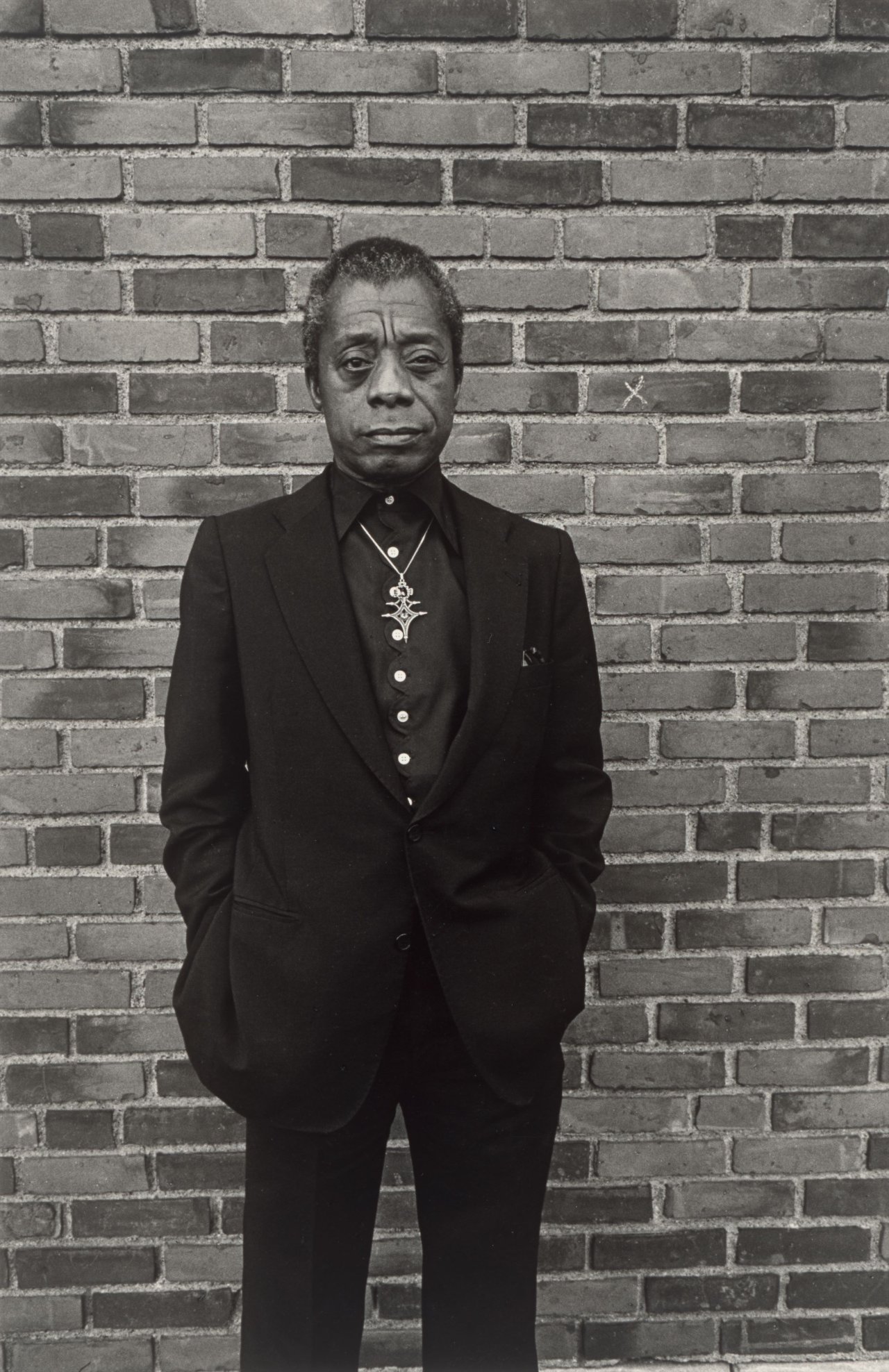 Auf diesem Bild ist das folgende Kunstwerk zu sehen: Abe Frajndlich. „James Baldwin“. 1978.
