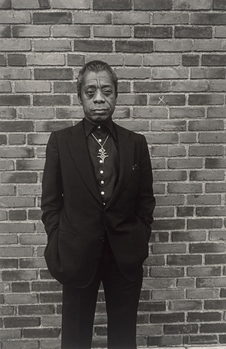 Auf diesem Bild ist das folgende Kunstwerk zu sehen: Abe Frajndlich. „James Baldwin“. 1978.