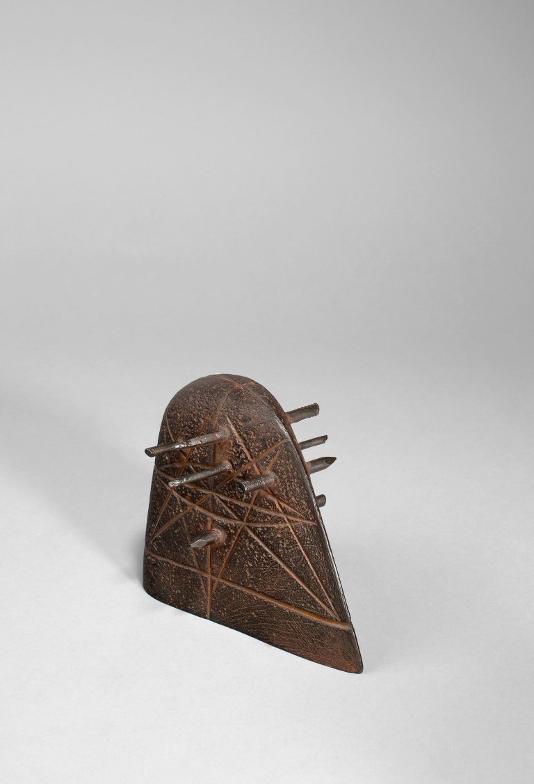 Auf diesem Bild ist das folgende Kunstwerk zu sehen: Rainer Kriester. „Nagelkopf X“. 1993/94.