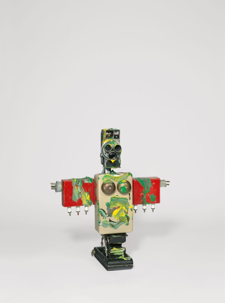 Auf diesem Bild ist das folgende Kunstwerk zu sehen: Nam June Paik. Flip. 1992.