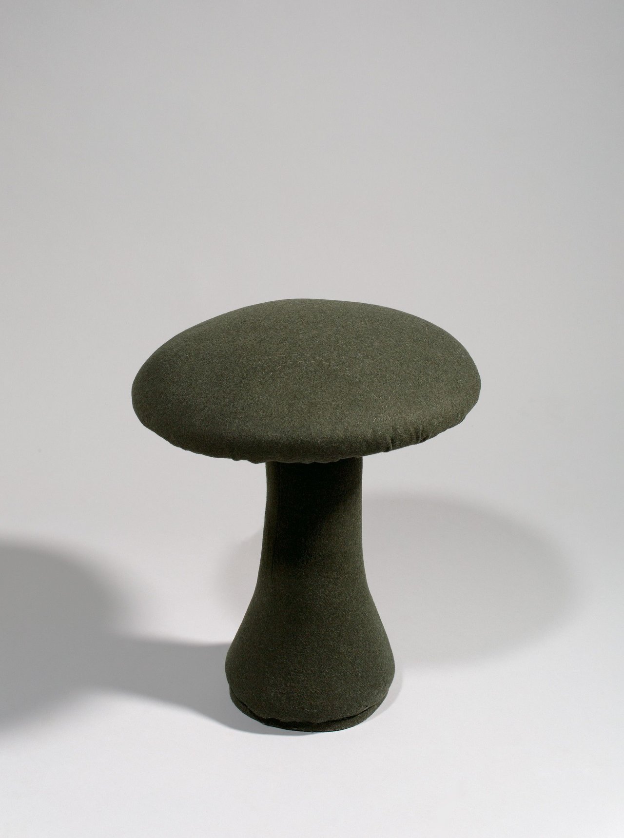 Auf diesem Bild ist das folgende Kunstwerk zu sehen: Cosima von Bonin. „Yves“. 2004.