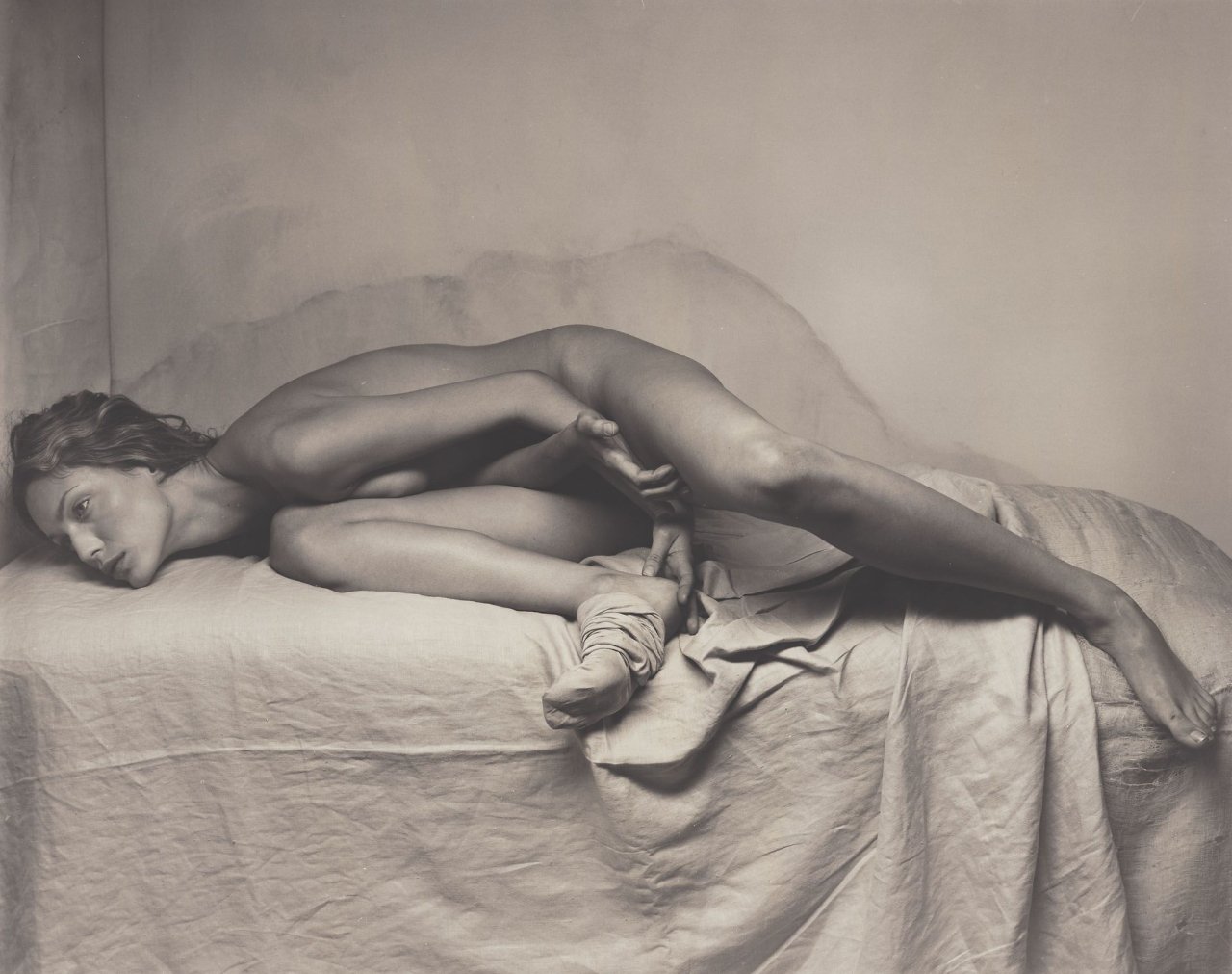 Auf diesem Bild ist das folgende Kunstwerk zu sehen: Michel Comte. Courtney, New York, 1998.