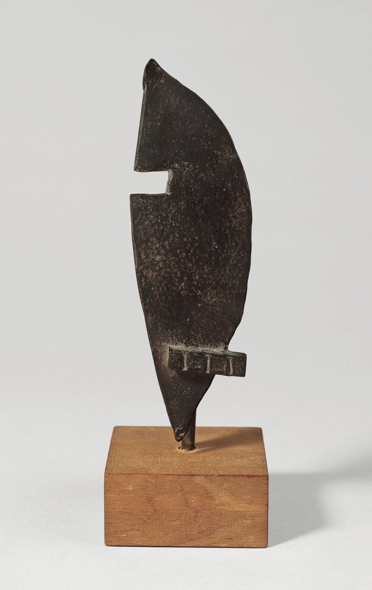 Auf diesem Bild ist das folgende Kunstwerk zu sehen: Julio González. „Demi Masque aux Dents“. 1935/36.