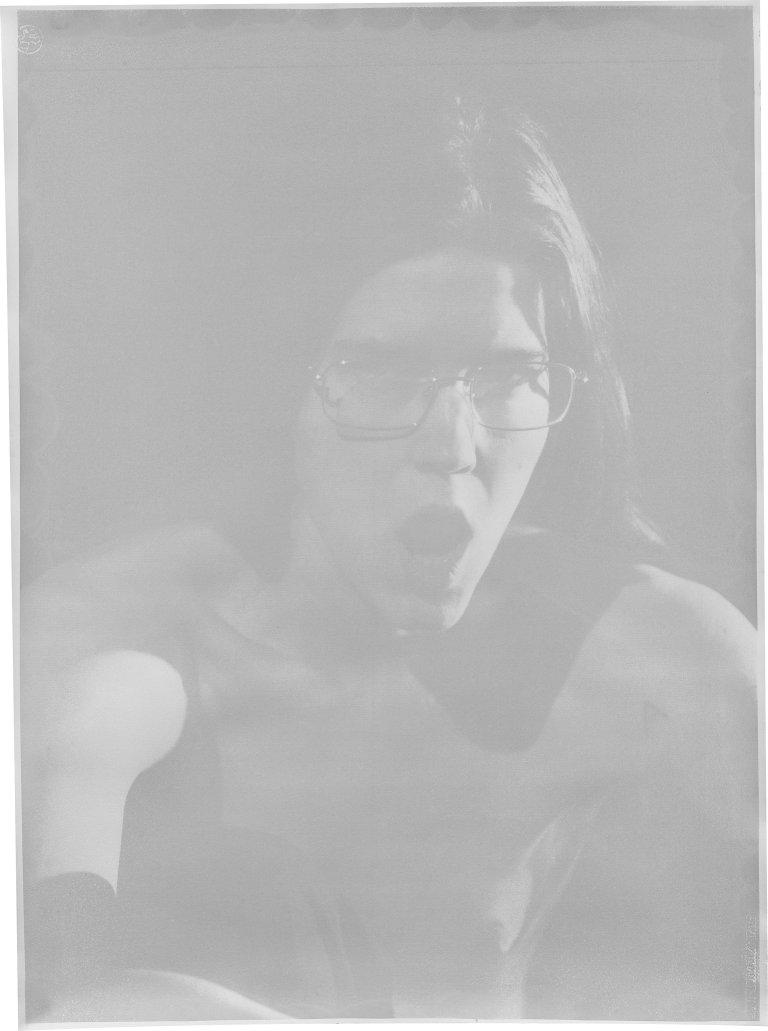 Auf diesem Bild ist das folgende Kunstwerk zu sehen: Anne Imhof. „Untitled“. 2017.
