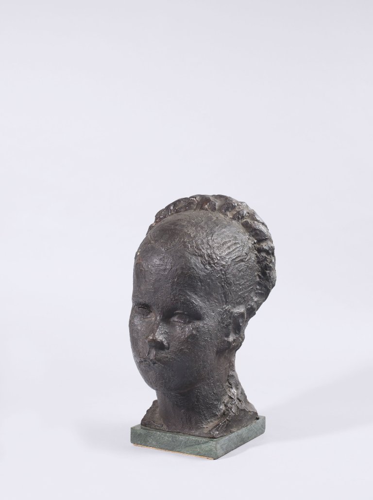 Auf diesem Bild ist das folgende Kunstwerk zu sehen: Bernhard Hoetger. Frauenkopf mit Flechtfrisur. 1936.