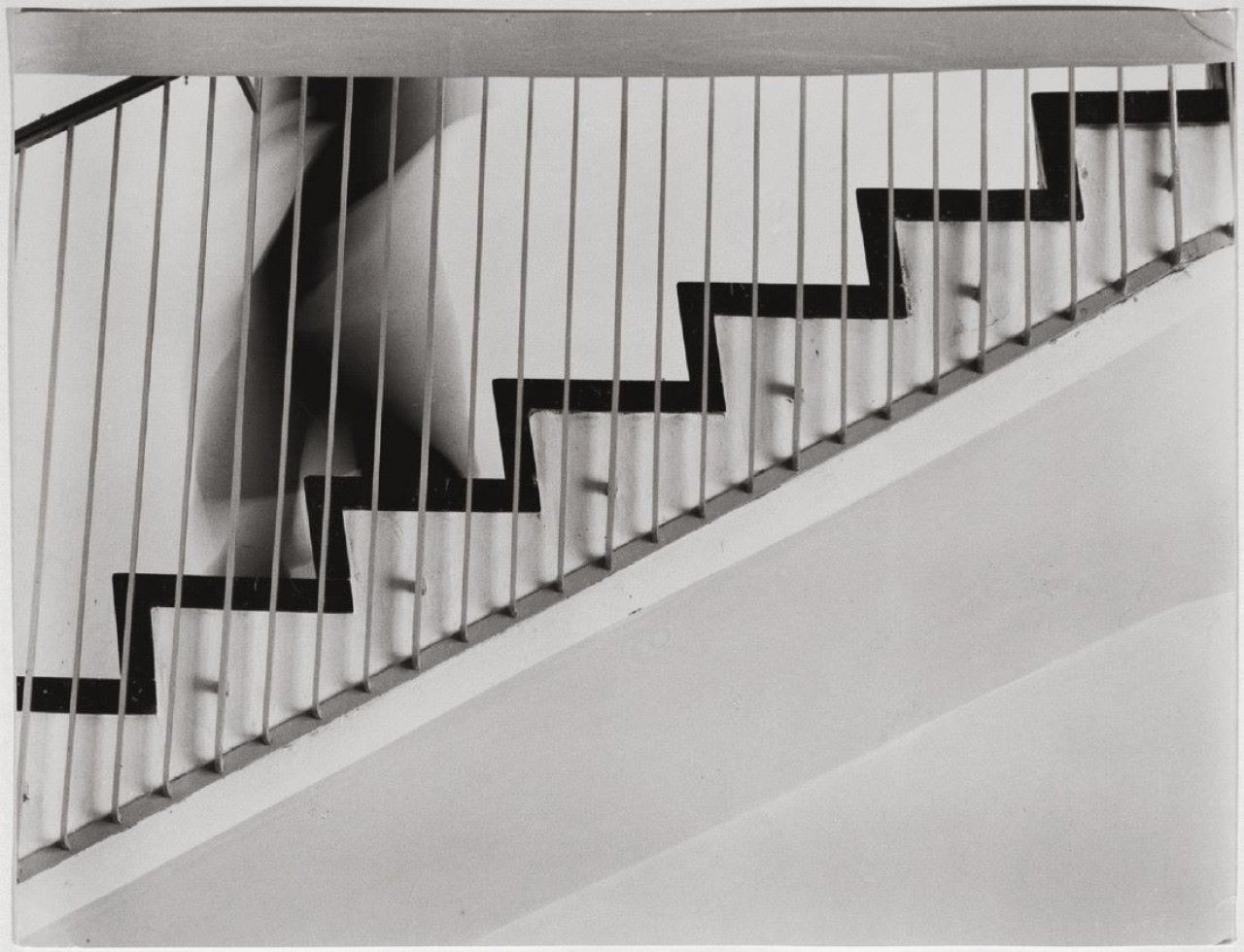 Auf diesem Bild ist das folgende Kunstwerk zu sehen: Peter Keetman. „Treppe“.  1955.