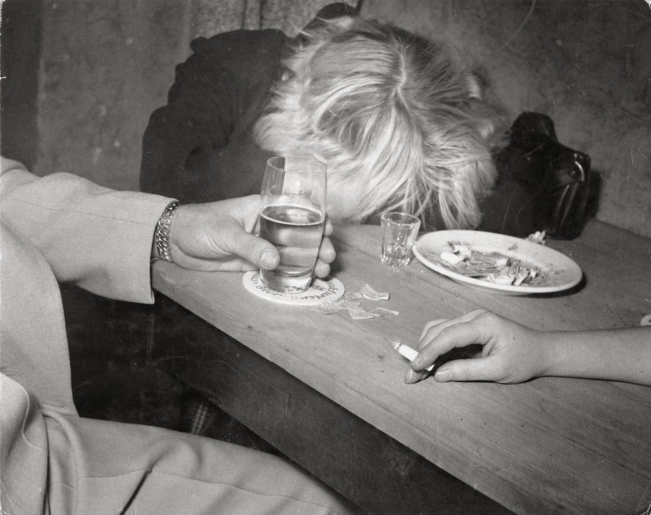 Auf diesem Bild ist das folgende Kunstwerk zu sehen: Herbert Tobias. Ohne Titel, Frankfurt am Main. 1953.