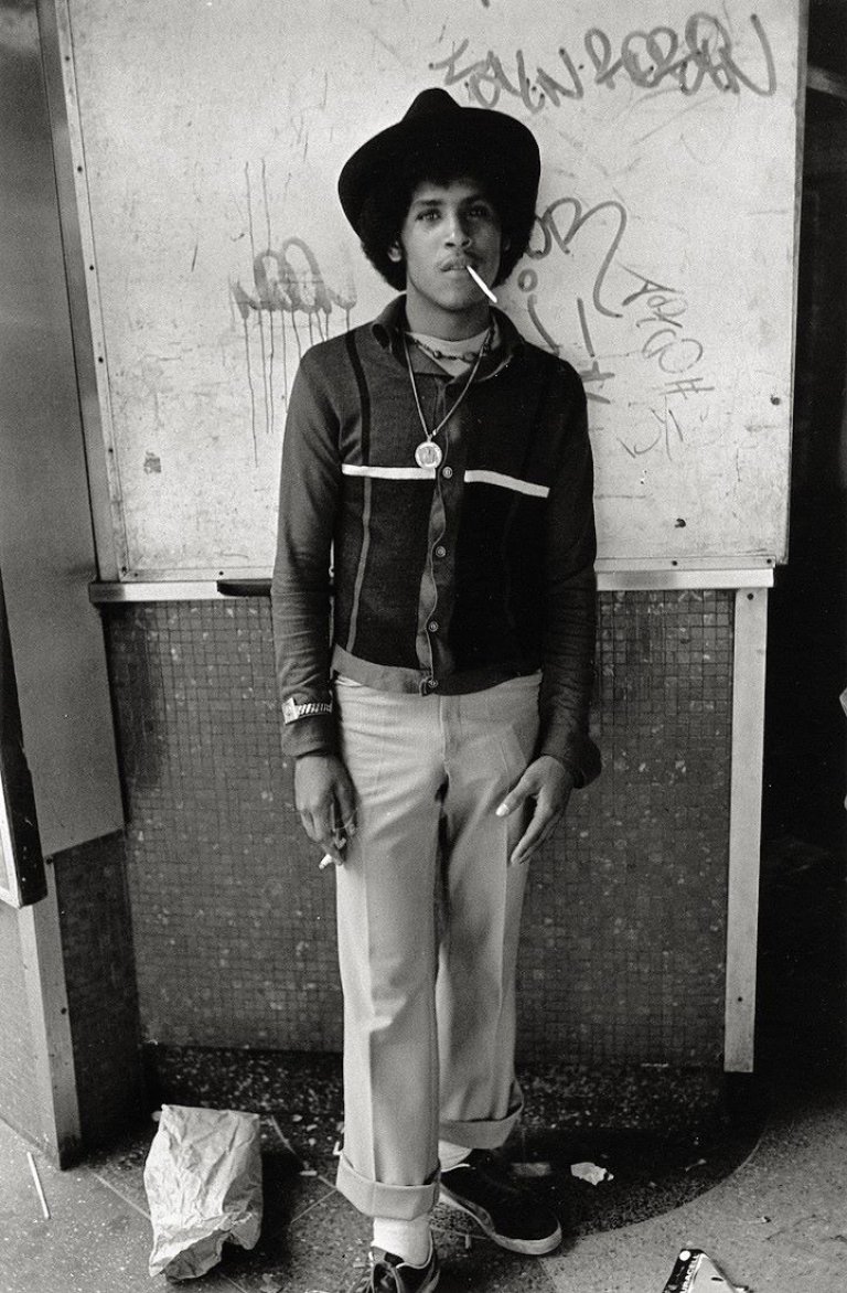 Auf diesem Bild ist das folgende Kunstwerk zu sehen: Larry Clark. Ohne Titel, aus der Serie „42nd Street“. Um 1978–1979.