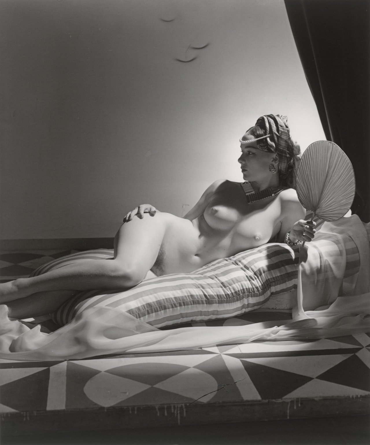 This picture shows the following artwork: Horst P. Horst (i.e. Horst Paul Albert Bohrmann). Odalisque, New York. 1943.