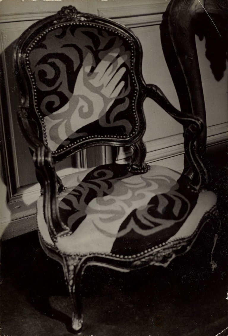 Auf diesem Bild ist das folgende Kunstwerk zu sehen:  Brassaï (d.i. Halász, Gyula). La Chaise de Gertrude Stein. 1931.