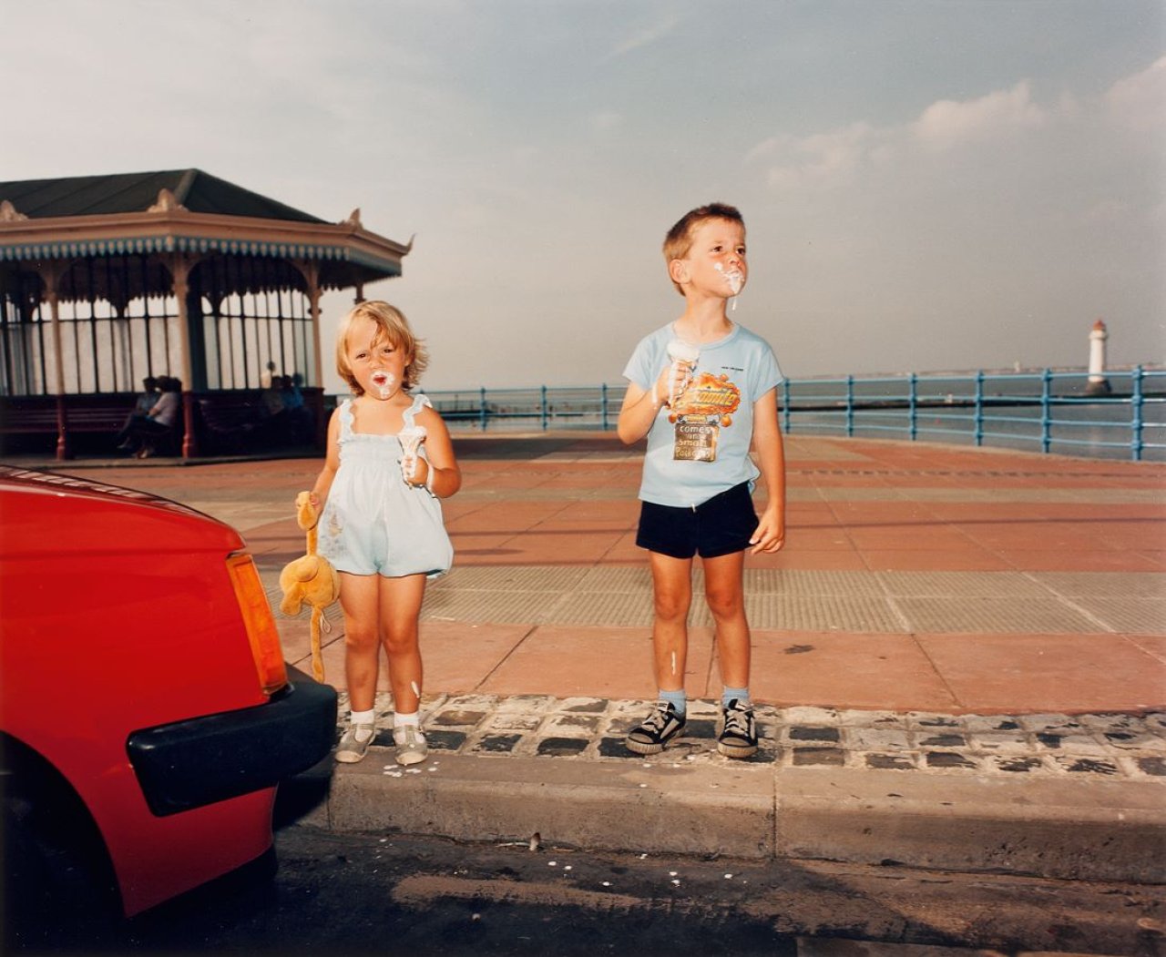 Auf diesem Bild ist das folgende Kunstwerk zu sehen: Martin Parr. Kassette „The Last Resort“ (New Brighton, Merseyside). 1982–1985.