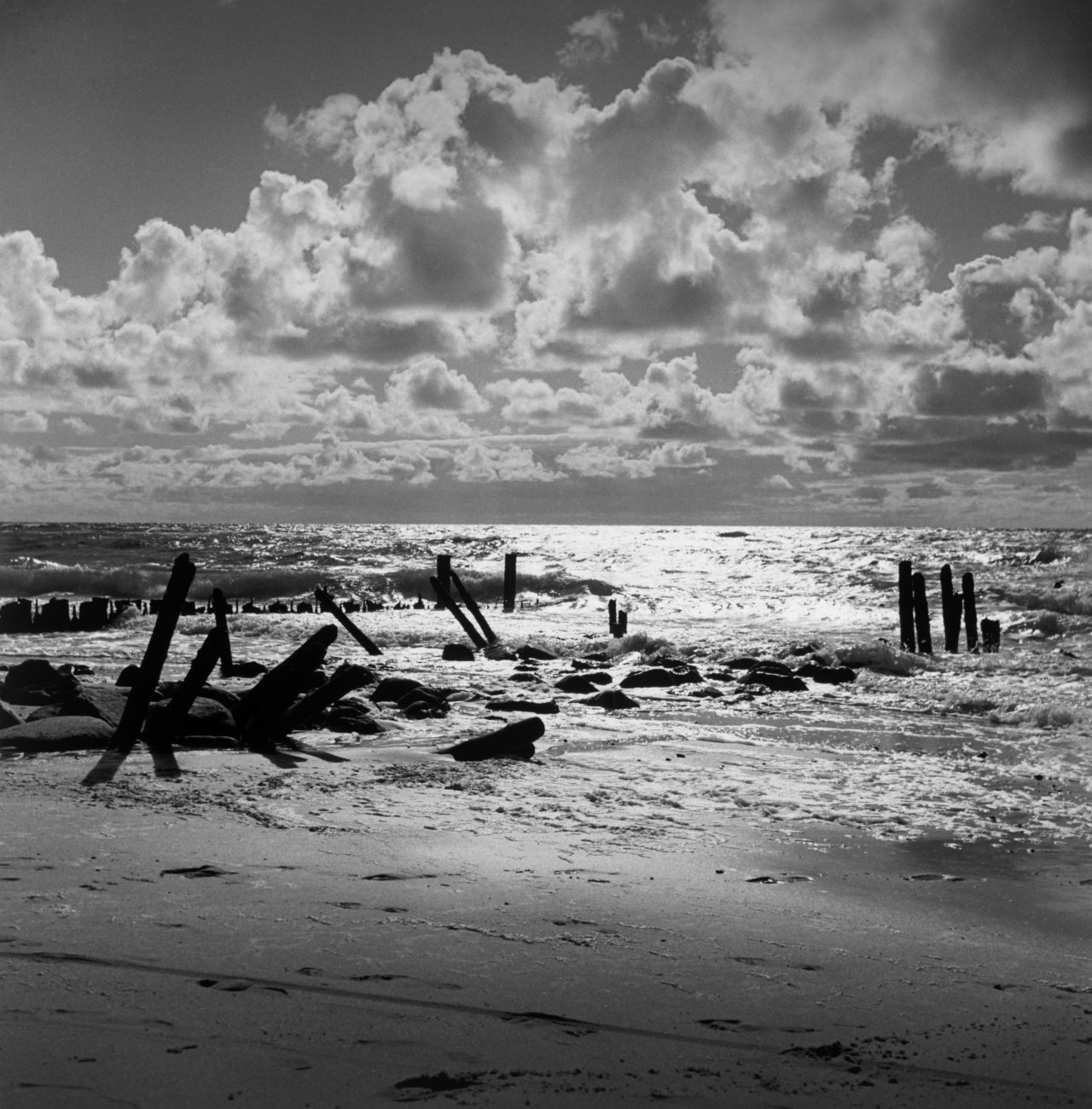 This picture shows the following artwork: Bleicke Bleicken. Evening light I, Kampen/Sylt. 1950.