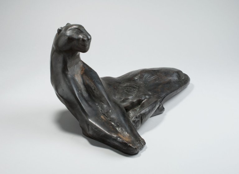 Auf diesem Bild ist das folgende Kunstwerk zu sehen: Hans Martin Ruwoldt. Liegender Panther.