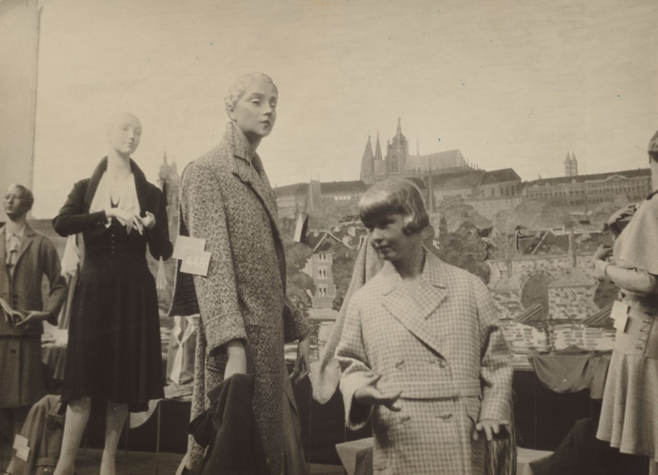 Auf diesem Bild ist das folgende Kunstwerk zu sehen: Ladislav Emil Berka. Ohne Titel (Schaufenster). 1931.