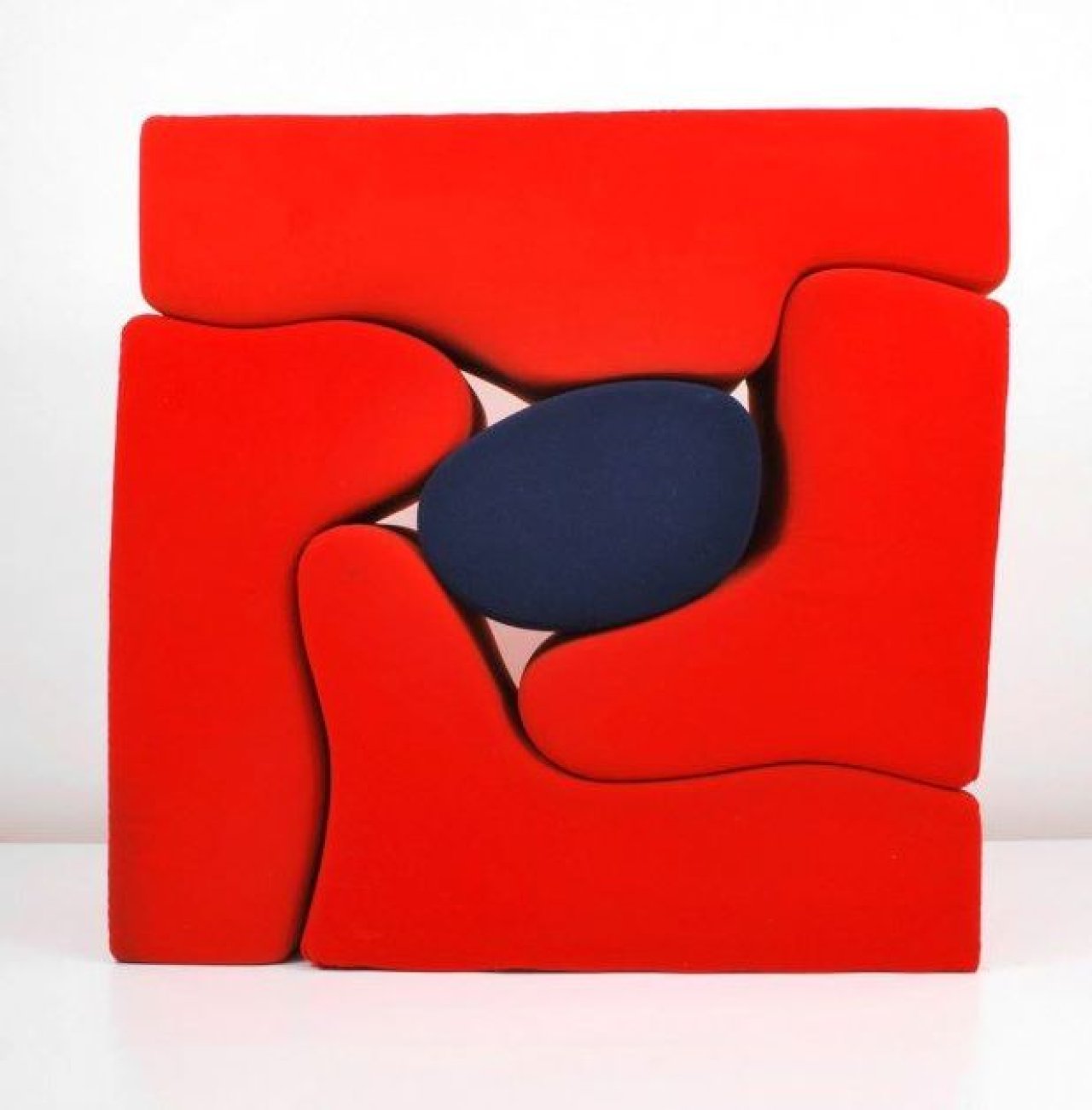 Auf diesem Bild ist das folgende Kunstwerk zu sehen: Roberto Echaurren Matta. „Malitte Lounge Furniture“. 1966-68.
