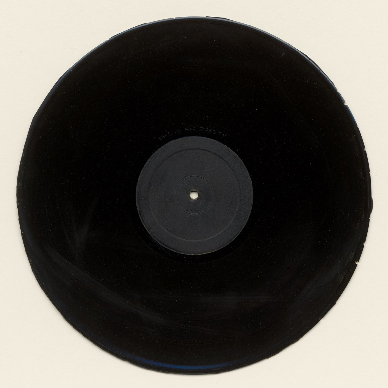 Auf diesem Bild ist das folgende Kunstwerk zu sehen: Peter Fischli und David Weiss. „Record (für Parkett 17)“. 1988.
