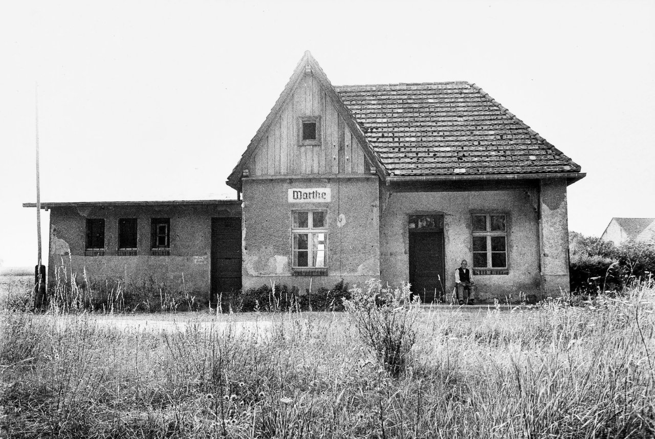 Auf diesem Bild ist das folgende Kunstwerk zu sehen: Evelyn Richter. „Bei Templin“. 1968.