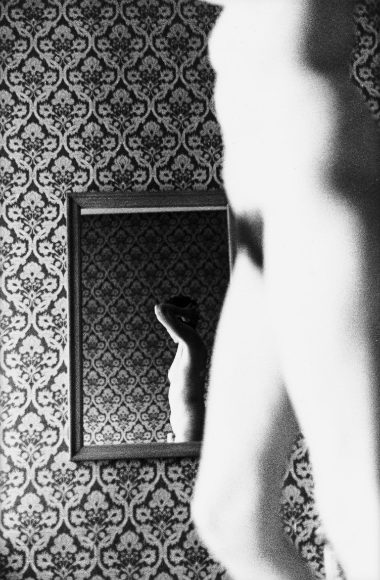 Auf diesem Bild ist das folgende Kunstwerk zu sehen: Ralph Gibson. Ohne Titel. 1987.