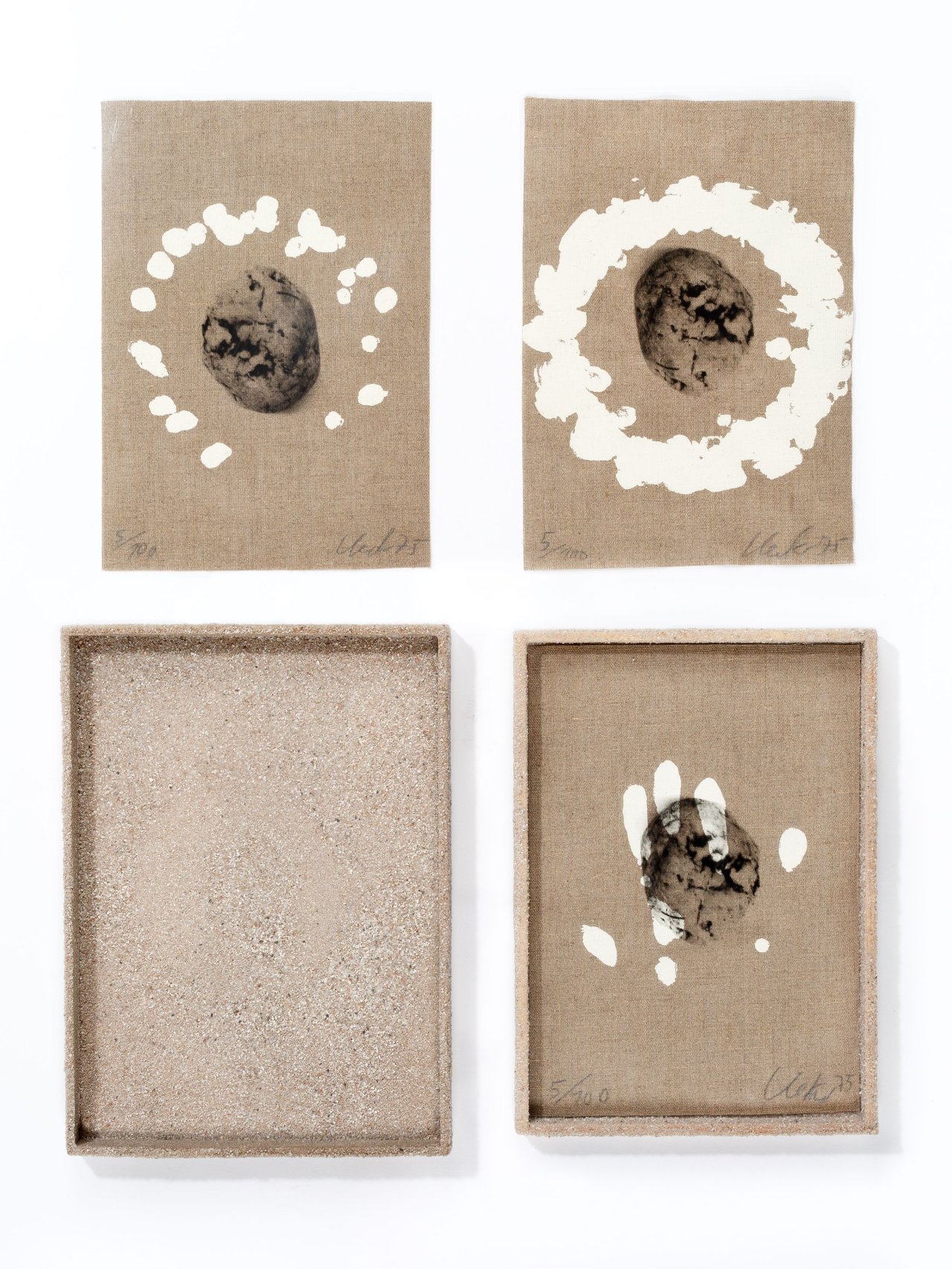 Auf diesem Bild ist das folgende Kunstwerk zu sehen: Günther Uecker. Ohne Titel (Handlung). 1974/75.