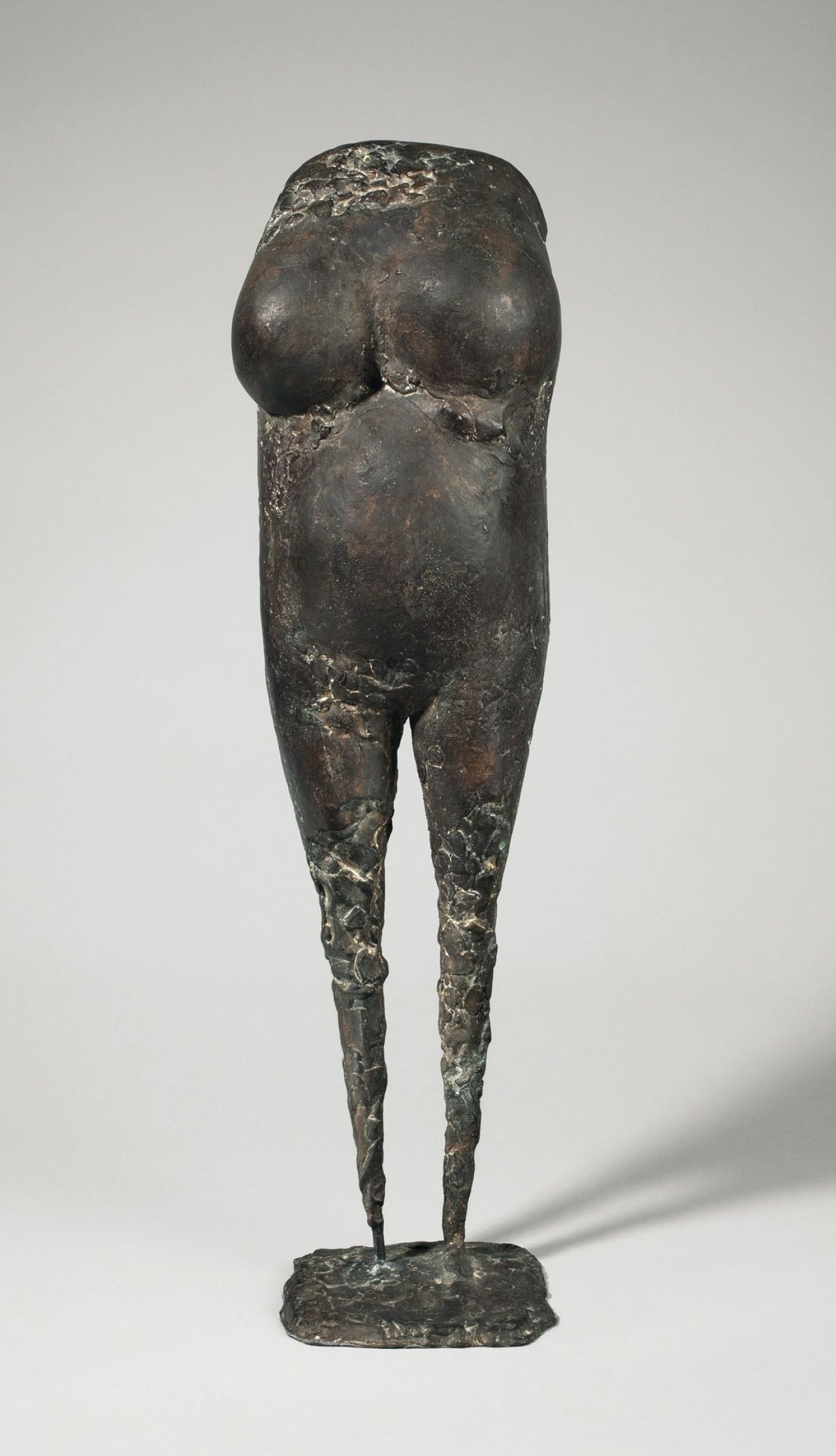 Auf diesem Bild ist das folgende Kunstwerk zu sehen: Gustav Seitz. „Weiblicher Torso“. 1963.
