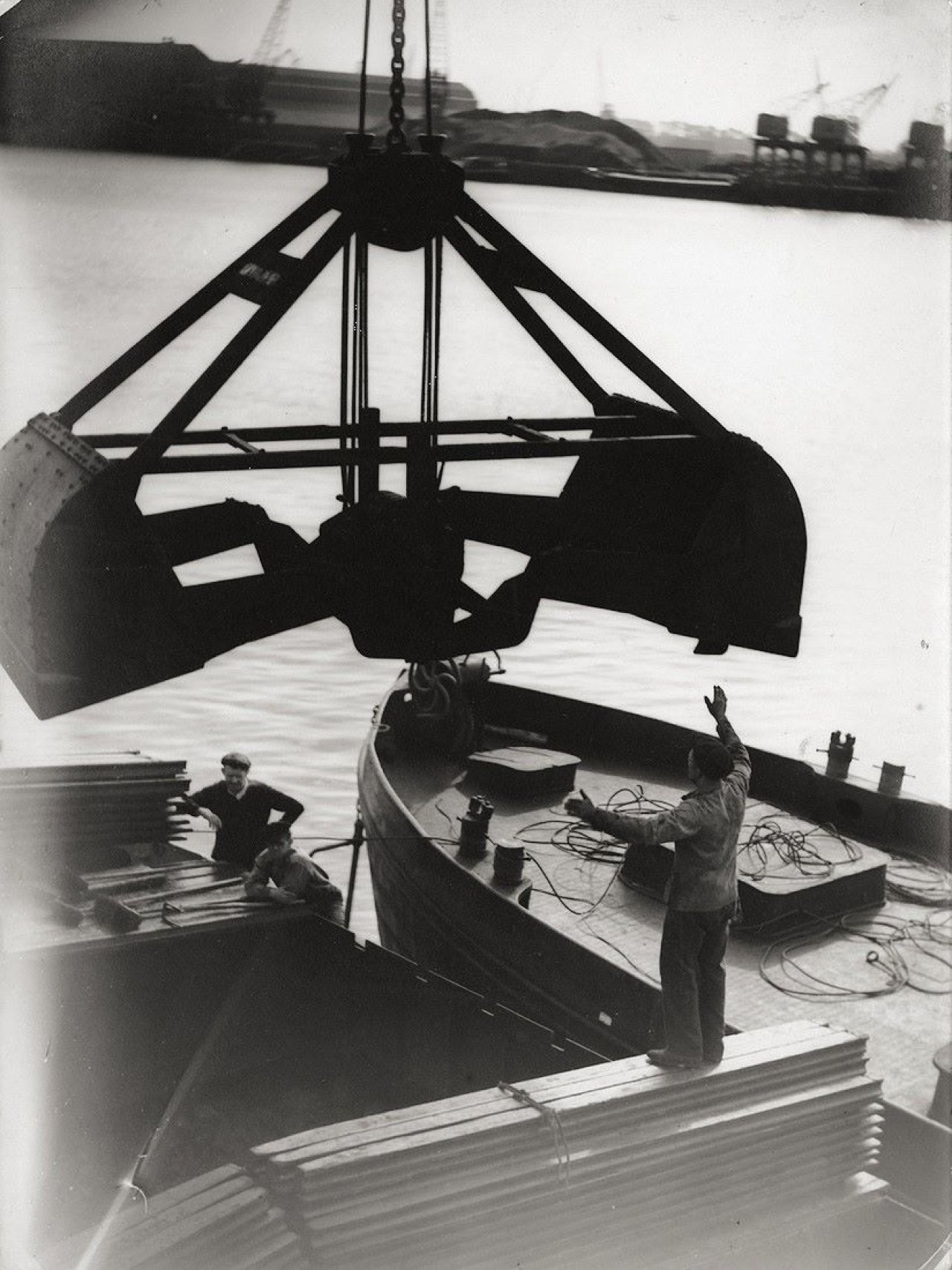 Auf diesem Bild ist das folgende Kunstwerk zu sehen: Nikolaï Kossikoff. Ohne Titel (Seehafen Gent). 1935–1939.
