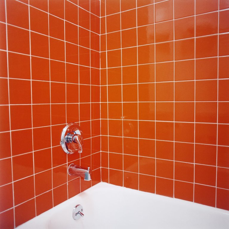 Auf diesem Bild ist das folgende Kunstwerk zu sehen: Candida Höfer. The Standard Los Angeles I. 2000.