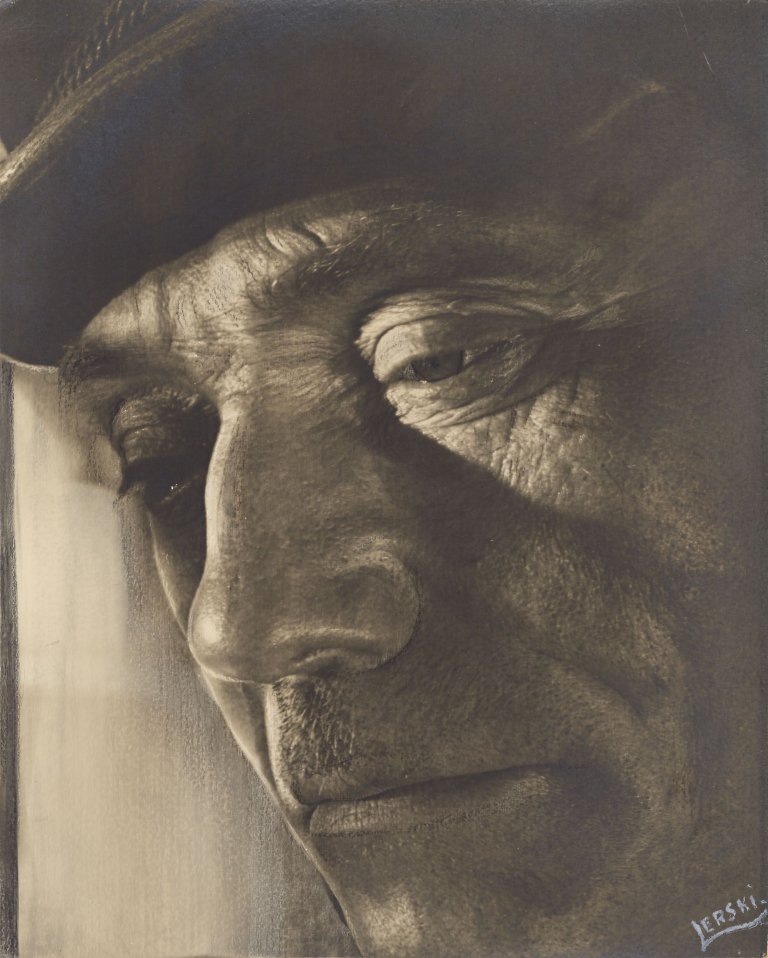Auf diesem Bild ist das folgende Kunstwerk zu sehen: Helmar Lerski (d.i. Schmuklerski, Israel). Metallarbeiter, aus der Serie „Köpfe des Alltags“. 1928–1931.
