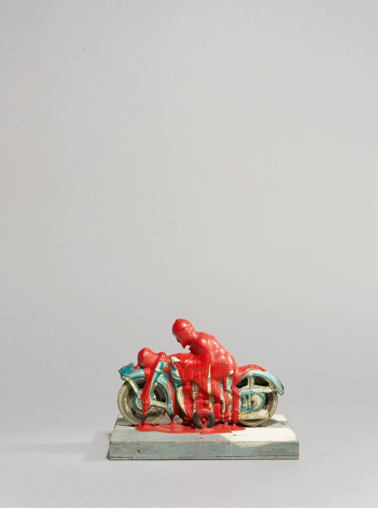 Auf diesem Bild ist das folgende Kunstwerk zu sehen: Dieter Roth. „Motorradfahrer“. 1969.