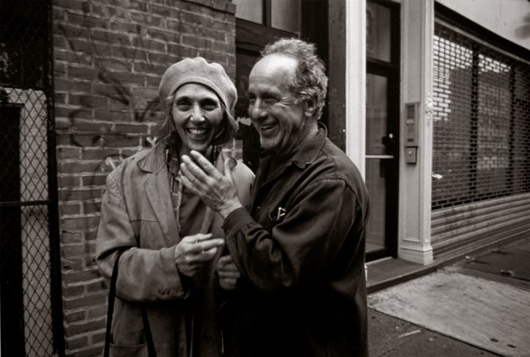 Auf diesem Bild ist das folgende Kunstwerk zu sehen: Gundula Schulze Eldowy. „June Leaf und Robert Frank, New York“. 1991.