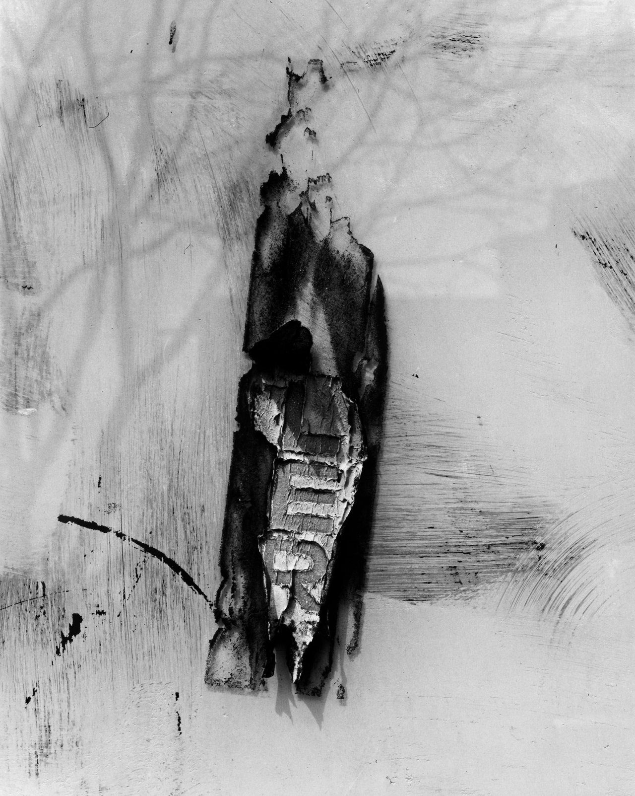 Auf diesem Bild ist das folgende Kunstwerk zu sehen: Aaron Siskind. „Chicago“. 1960.