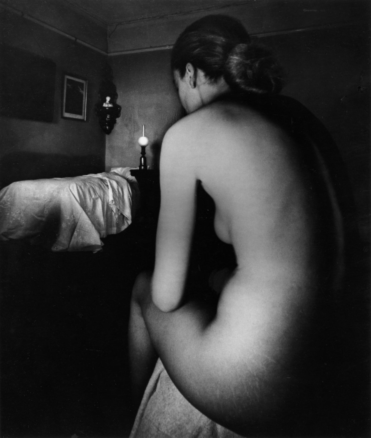 Auf diesem Bild ist das folgende Kunstwerk zu sehen: Bill Brandt. Nude, Campden Hill, London. 1949.