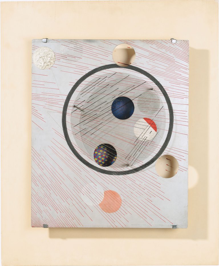 Auf diesem Bild ist das folgende Kunstwerk zu sehen: László Moholy-Nagy. „Space Modulator Experiment, Aluminum 5“. 1931-35.
