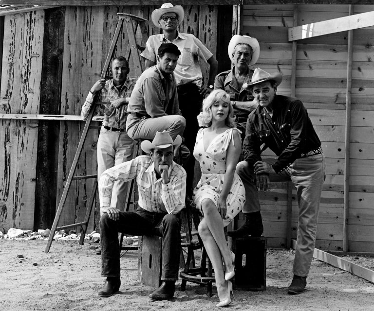 Auf diesem Bild ist das folgende Kunstwerk zu sehen: Elliott Erwitt. „Reno, Nevada“ (On the set of The Misfits). 1960.