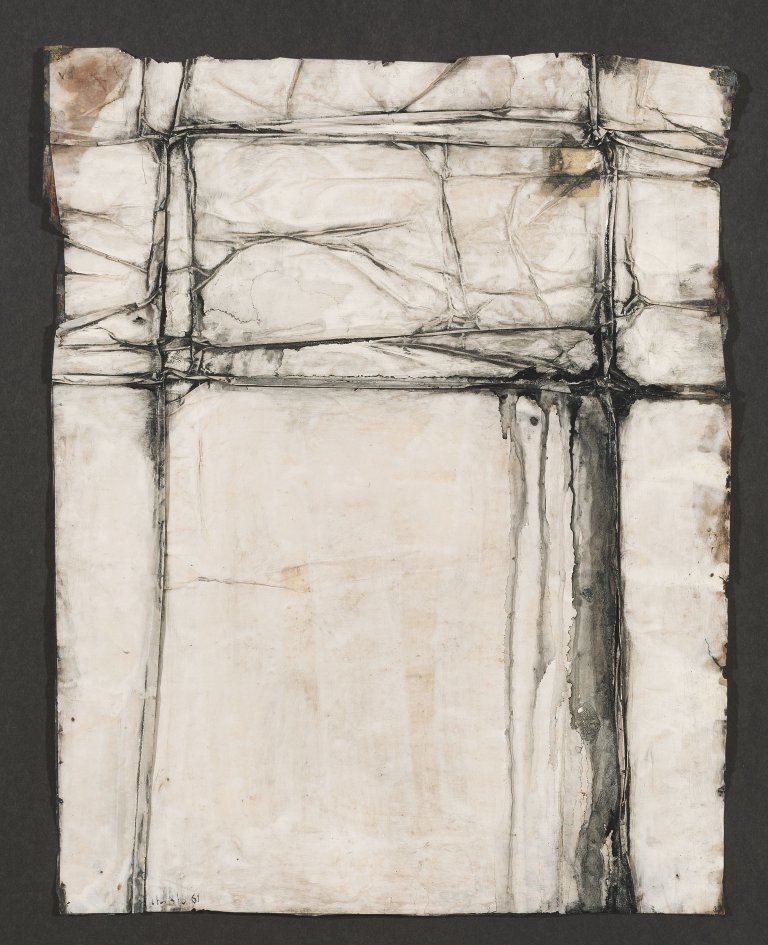 Auf diesem Bild ist das folgende Kunstwerk zu sehen:  Christo. Surface d’Empaquetage. 1961.