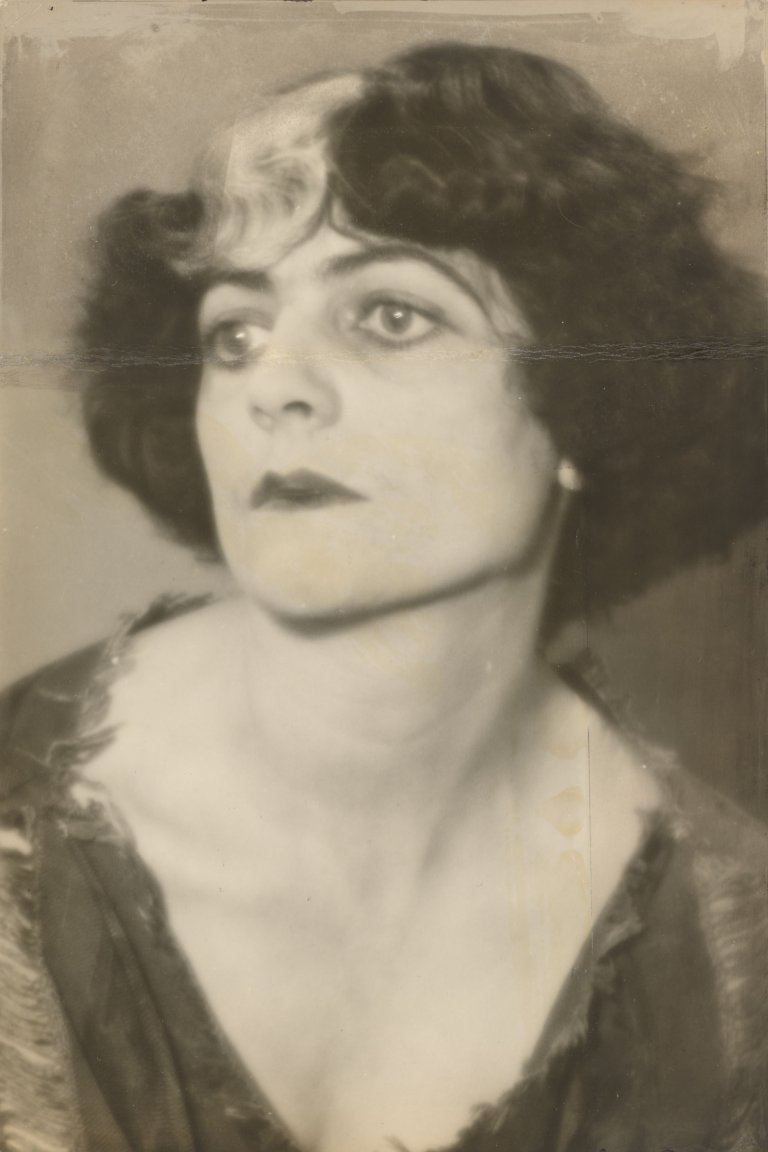 Auf diesem Bild ist das folgende Kunstwerk zu sehen:  Man Ray. Andrée Sikorska. 1929/30.
