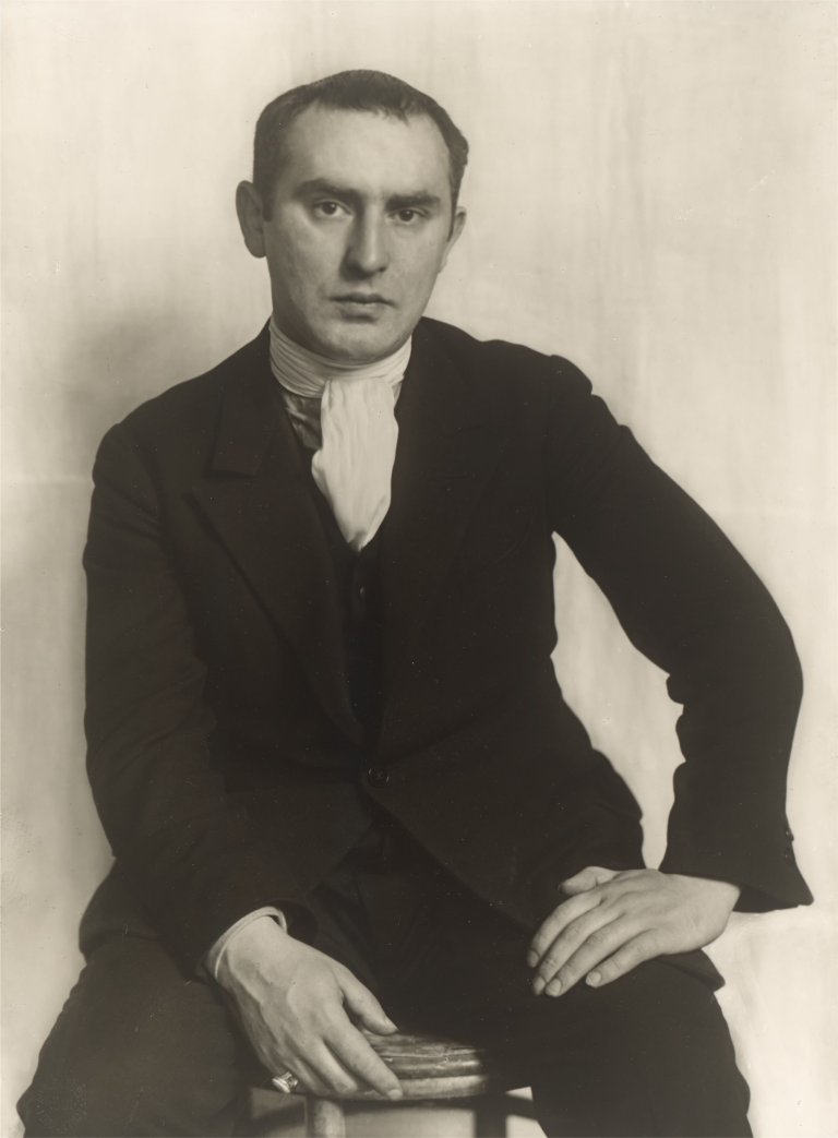 This picture shows the following artwork: August Sander. The Painter Jankel Adler, Köln. 1924.
