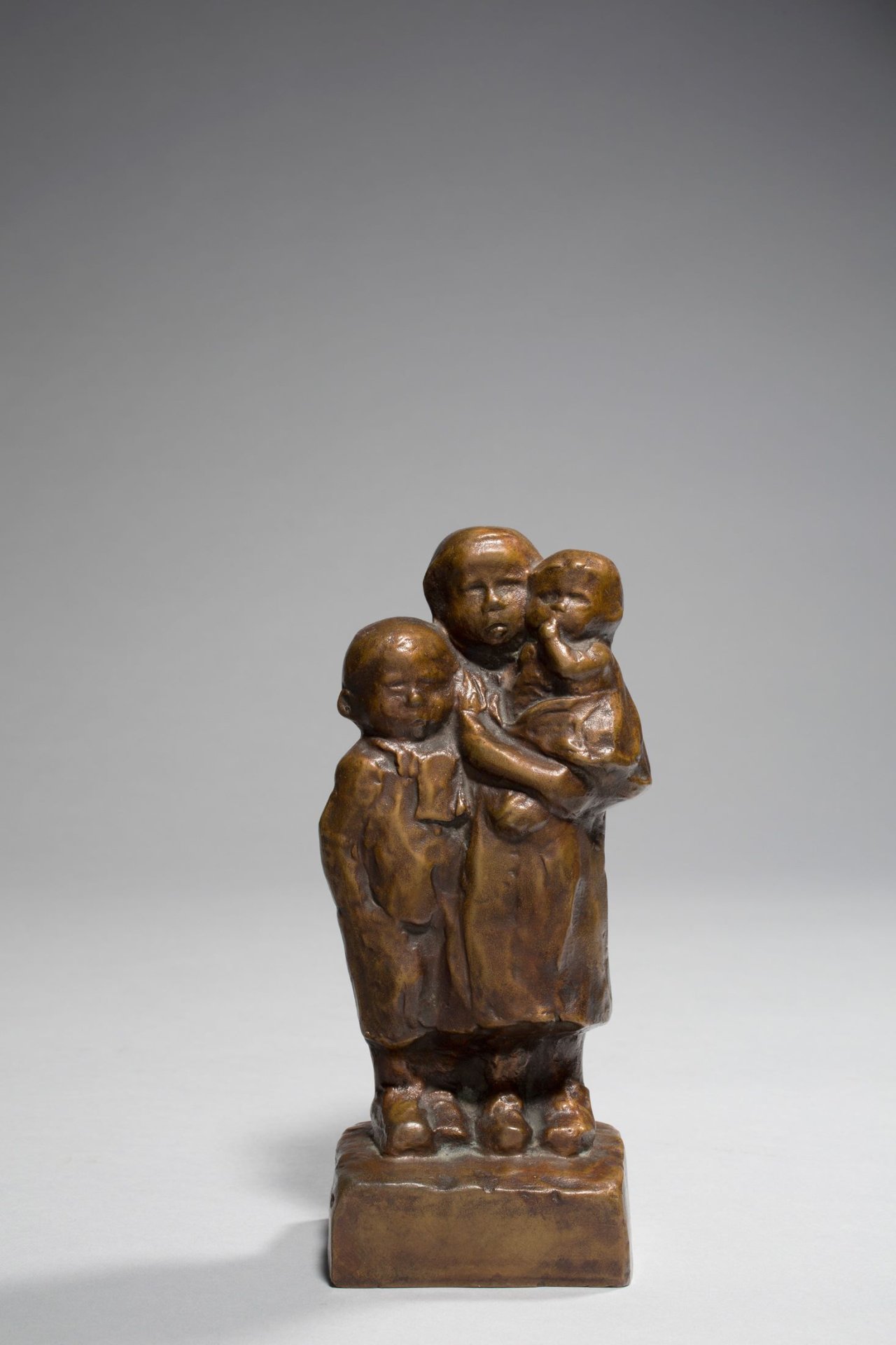 Auf diesem Bild ist das folgende Kunstwerk zu sehen: Käthe Kollwitz. „Kindergruppe“. 1937.