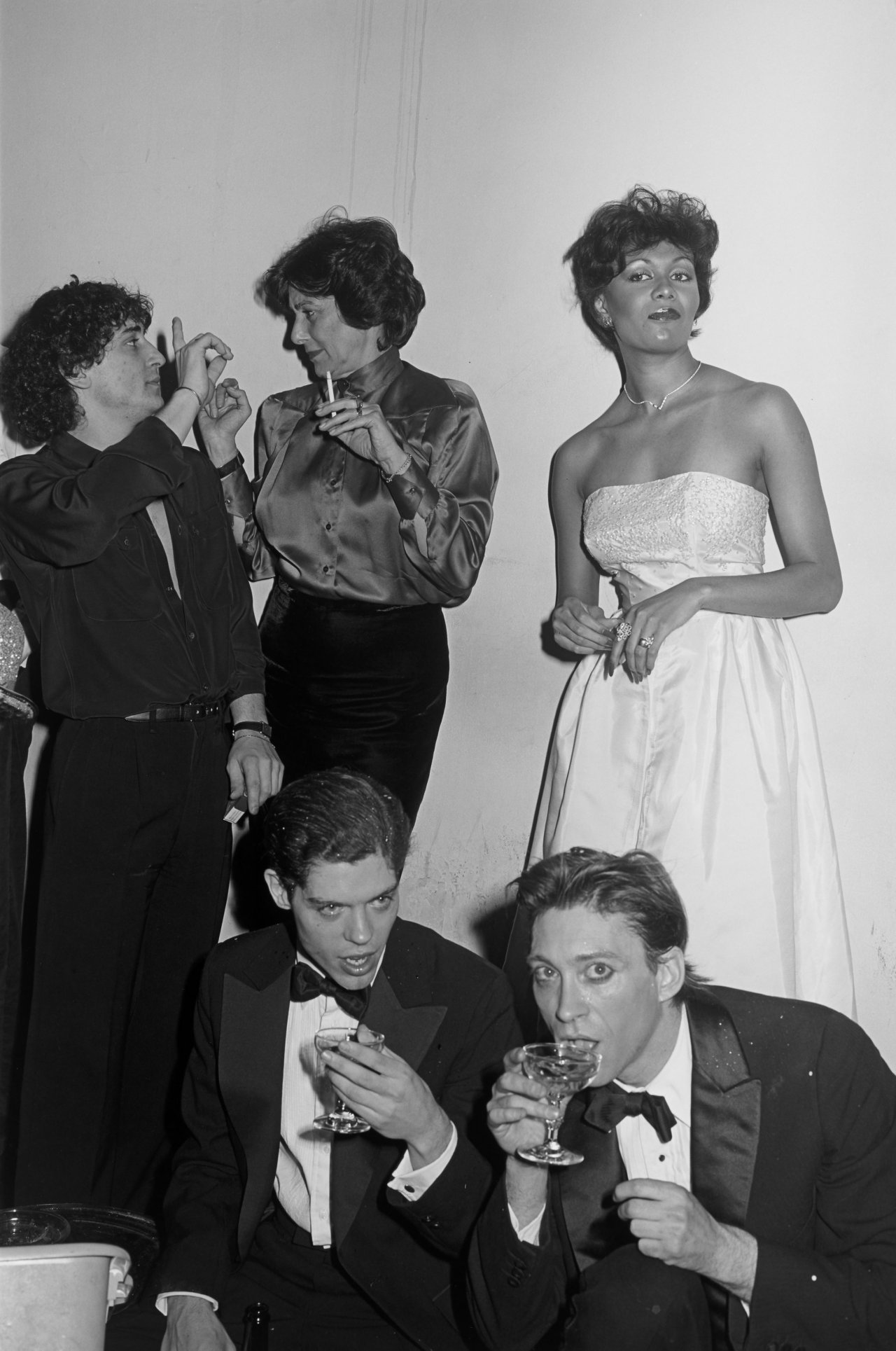 Auf diesem Bild ist das folgende Kunstwerk zu sehen: Tod Papageorge. „N Y. Discotheque“, aus der Serie „Studio 54“, 1978–1980. 1979.