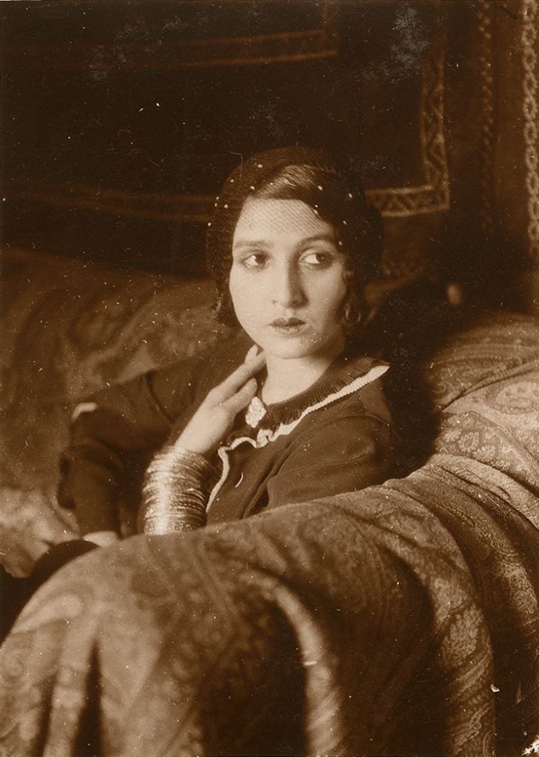 Auf diesem Bild ist das folgende Kunstwerk zu sehen: Jacques Henri Lartigue. Renée Perle, Paris. 1931.