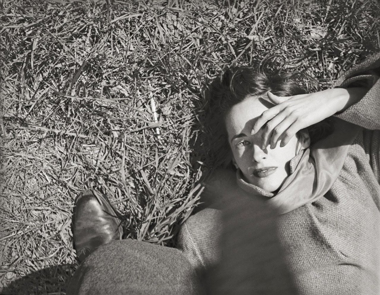 Auf diesem Bild ist das folgende Kunstwerk zu sehen: Saul Leiter. Sunday morning. Um 1947.