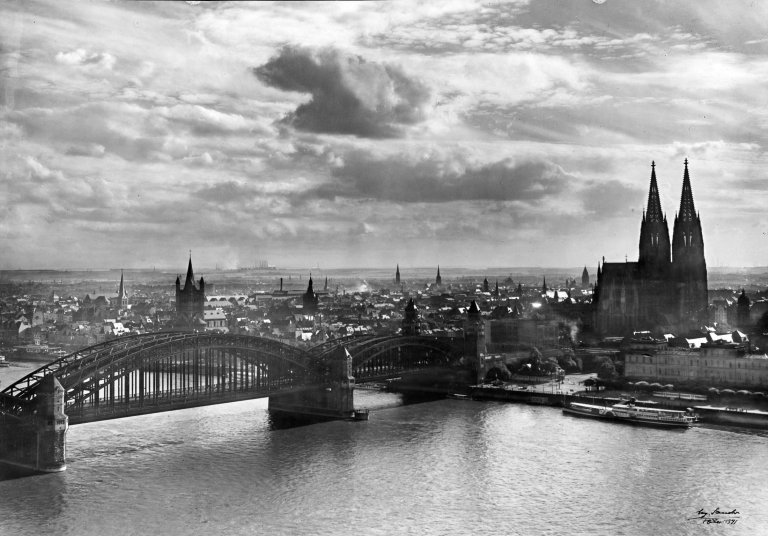 This picture shows the following artwork: August Sander. View from the Messeturm to Cologne. 1938/41.