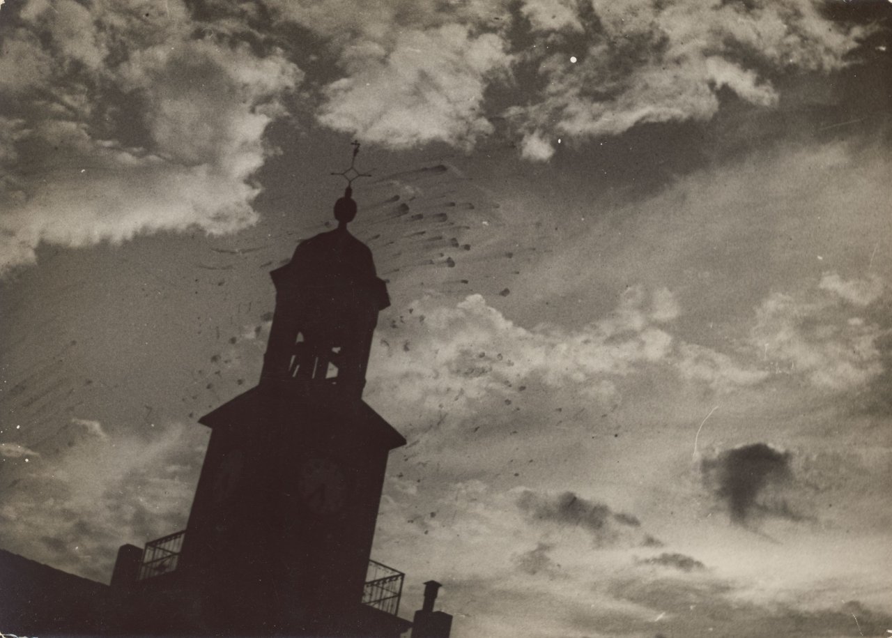 Auf diesem Bild ist das folgende Kunstwerk zu sehen: Lyonel Feininger. Rathaus von Treptow a.d. Rega. Um 1932.