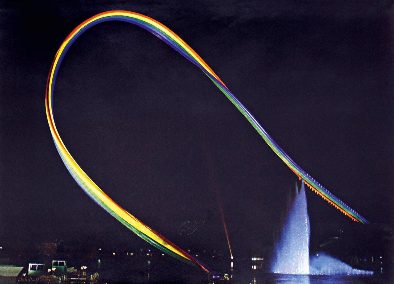 Auf diesem Bild ist das folgende Kunstwerk zu sehen: Otto Piene. „Olympia-Regenbogen“. 1972.