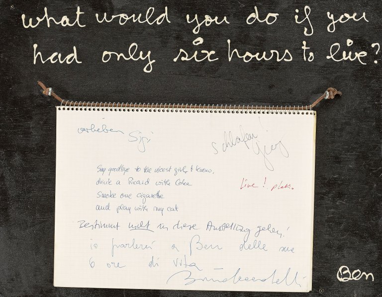 Auf diesem Bild ist das folgende Kunstwerk zu sehen: Ben Vautier. „What would you do if you had only six hours to live?“. 1979.