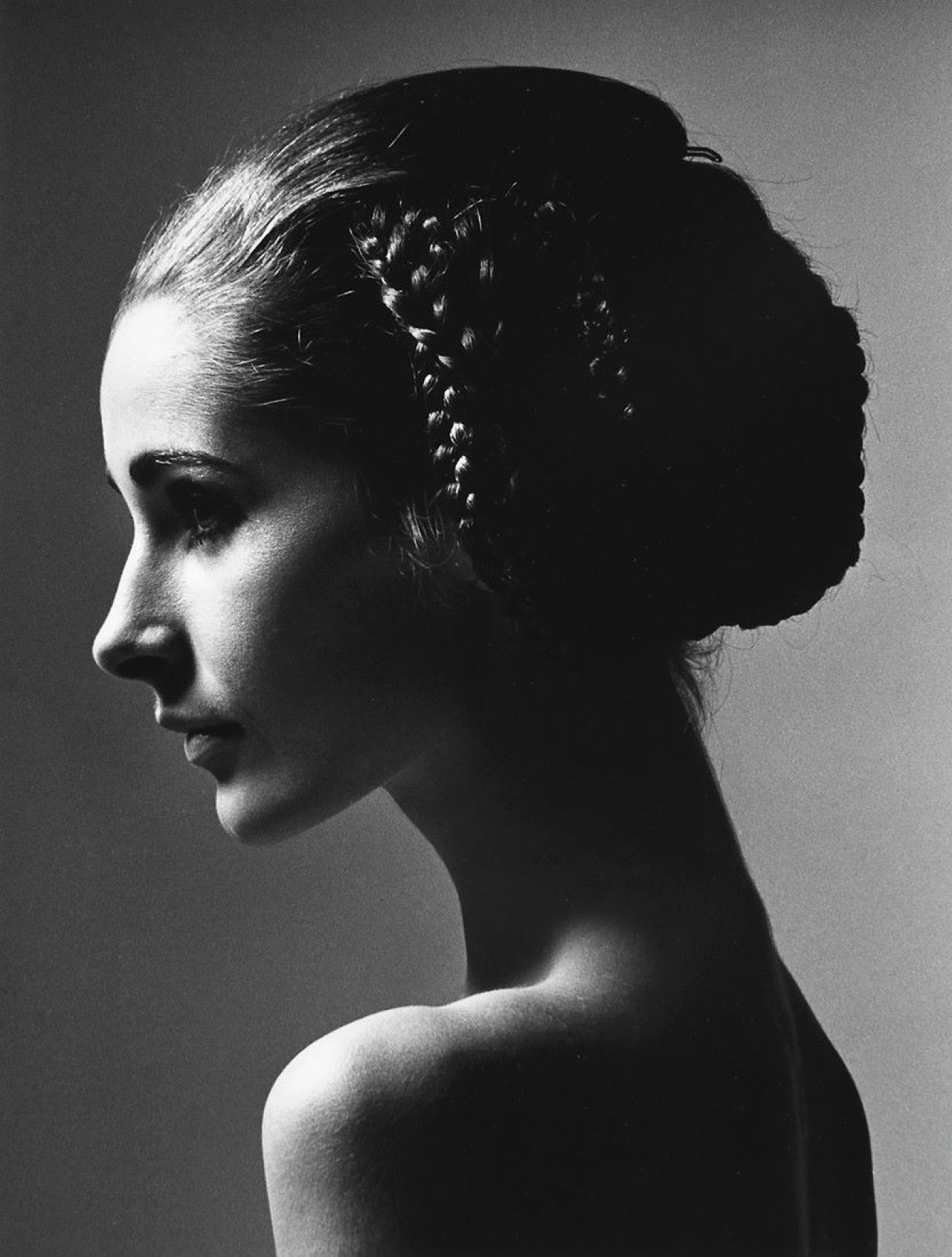 This picture shows the following artwork: F.C. Gundlach. „Astrid Schiller, Coiffure Alexandre, Paris“. 1967.