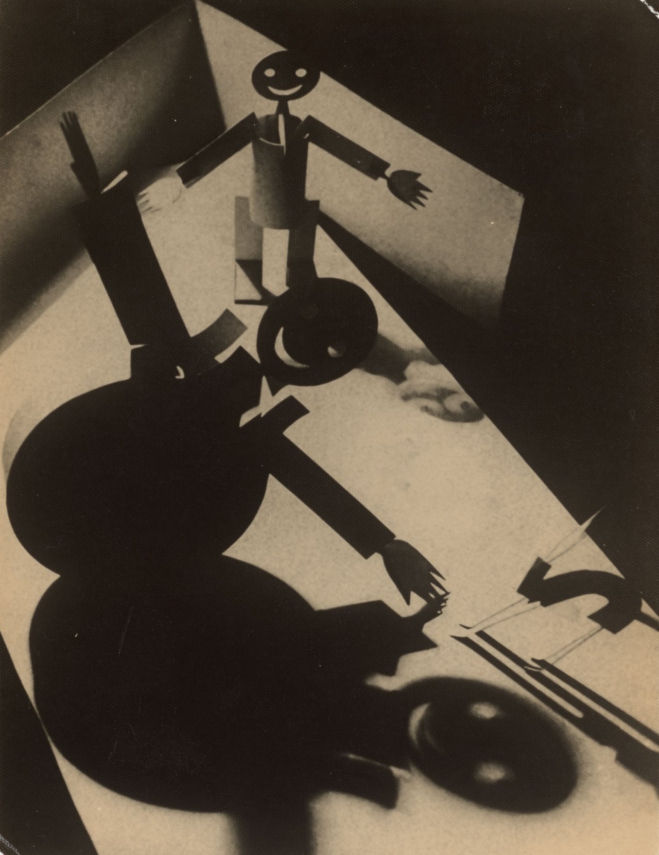 Auf diesem Bild ist das folgende Kunstwerk zu sehen: Alexander  Rodchenko. Samozweri. Fotoillustration zum Kinderbuch von Sergej M. Tretjakow. 1926.