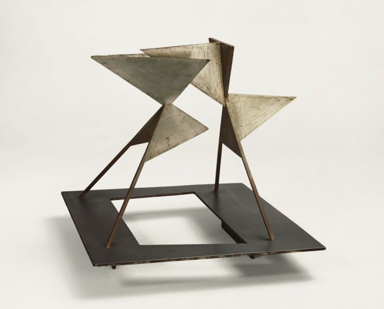 Auf diesem Bild ist das folgende Kunstwerk zu sehen: Hans Uhlmann. „Gruppierung“. 1958.