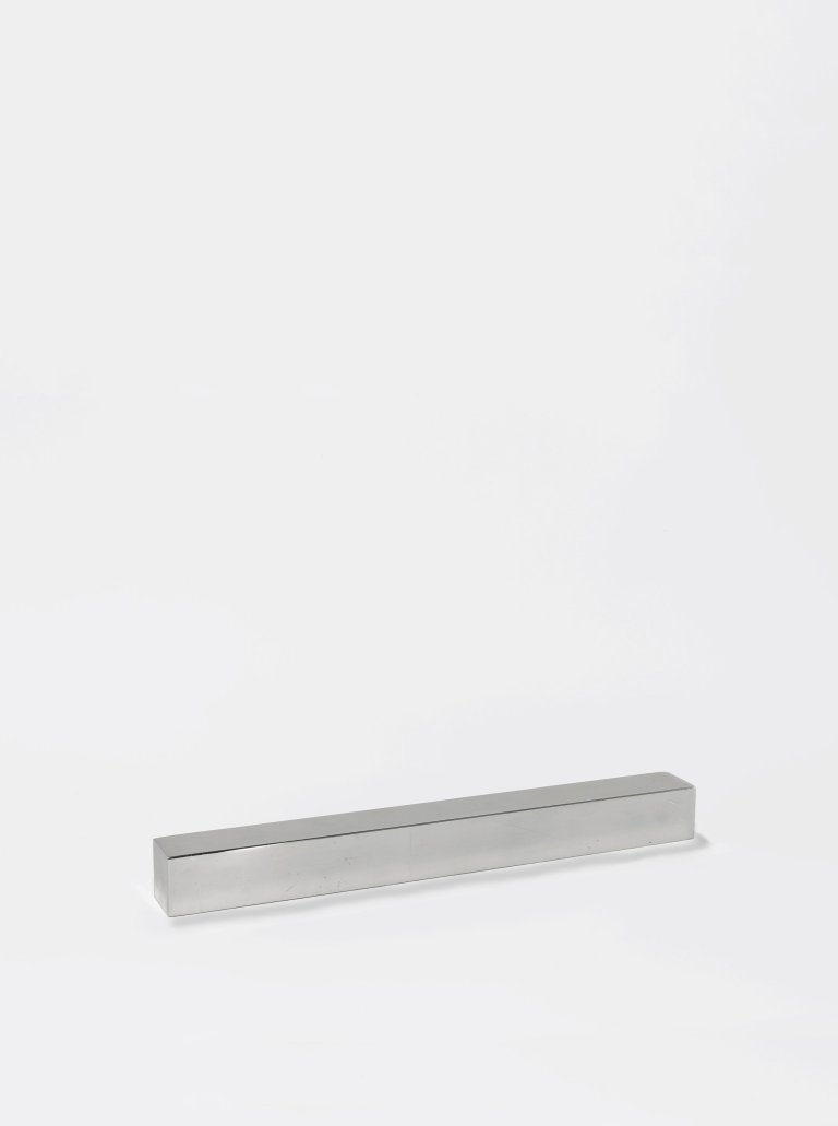 Auf diesem Bild ist das folgende Kunstwerk zu sehen: Walter de Maria. „High Energy Bar“. 1966.