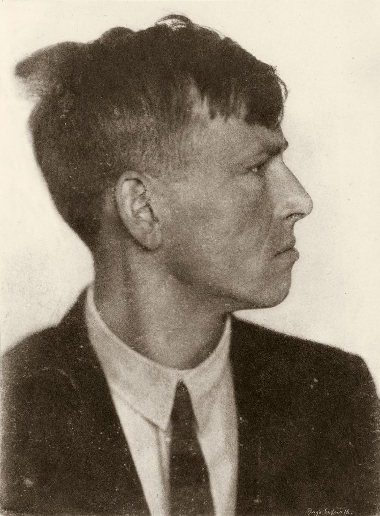Auf diesem Bild ist das folgende Kunstwerk zu sehen: Hugo Erfurth. Otto Dix im Profil. 1920.